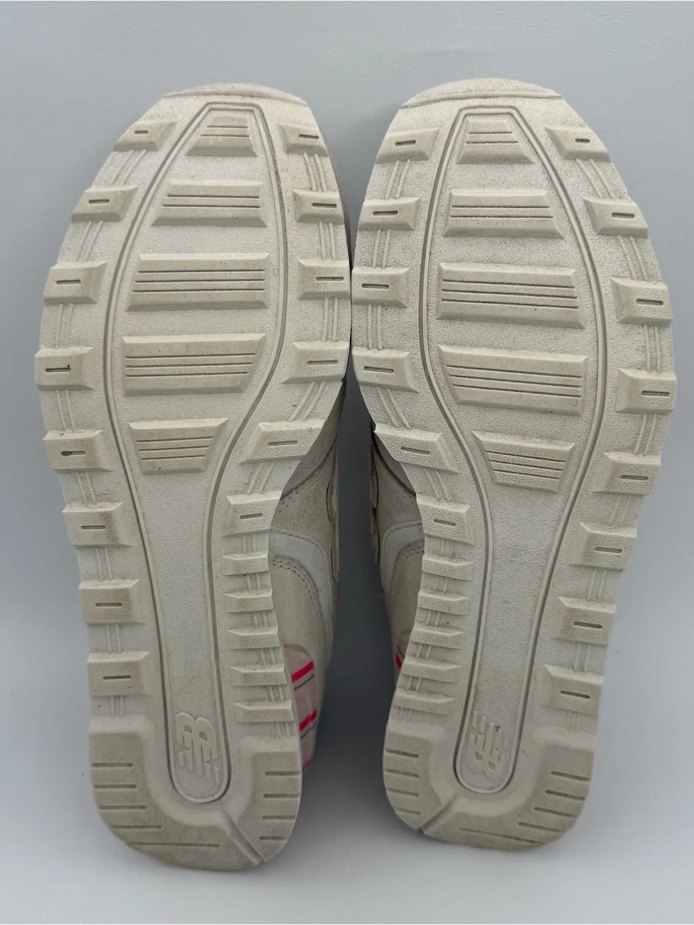 New Balance WL696OSA Women’s 696 Classic Retro Sneakers Off White Pink Blue Sz 7